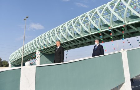 Prezident Mərdəkan-Zuğulba avtomobil yolunda yerüstü piyada keçidinin açılışında iştirak edib