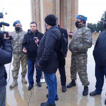 "Sosial Dövlət Naminə" Qeyri Hökümət Təşkilatının Kollektivi Şəhidlər Xiyabanında Şəhidlərimizi Ziyarət Etmişdir-FOTOLAR