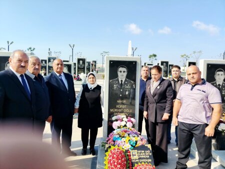 “SOSİAL DÖVLƏT NAMİNƏ” İCTİMAİ BİRLİYİNİN BİNƏQƏDİ RAYON QADINLAR ŞURASI ŞƏHİDLƏRİMİZİN ANIM GÜNLƏRİNDƏ İŞTİRAK EDƏRƏK, AİLƏLƏRİNİ ZİYARƏT EDİBLƏR -FOTOLAR